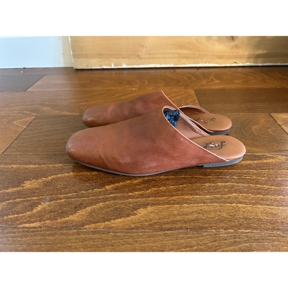 Free People‎ Brown Leather Reese Mule Flats 38 Closed Toe Slip Ons Sz 8 - Picture 2 of 7